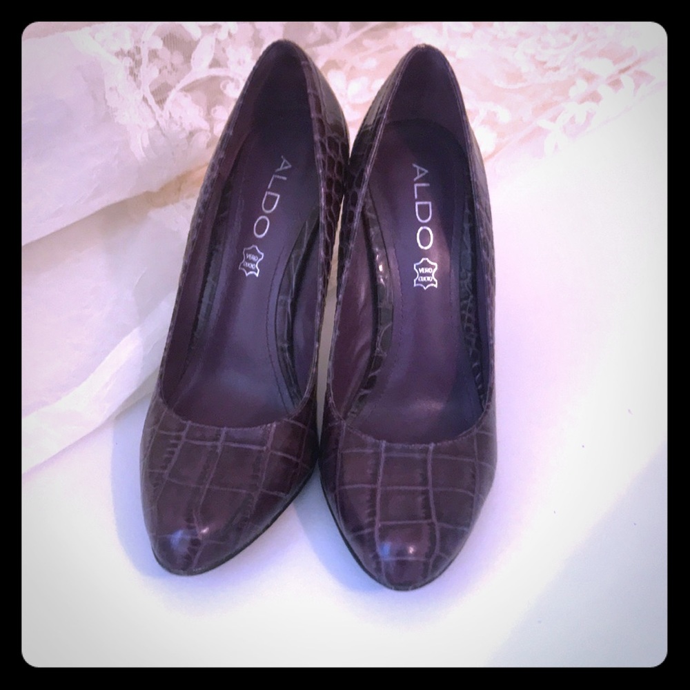 Aldo Women’s Croco Dress Pump.